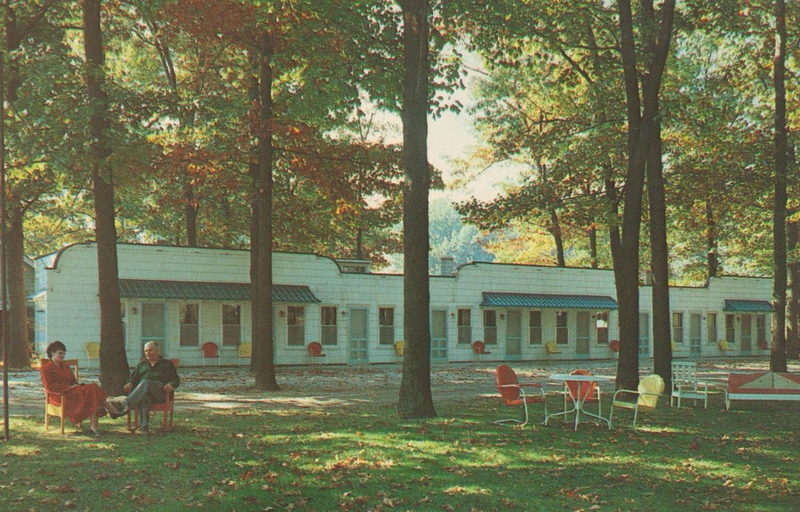 Edgewood Court Motel - Vintage Postcard (newer photo)